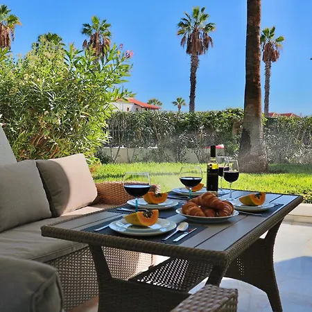 Duque Beachfront Elite דירה