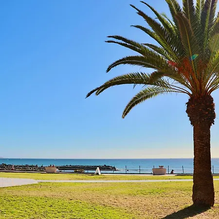 Duque Beachfront Elite דירה