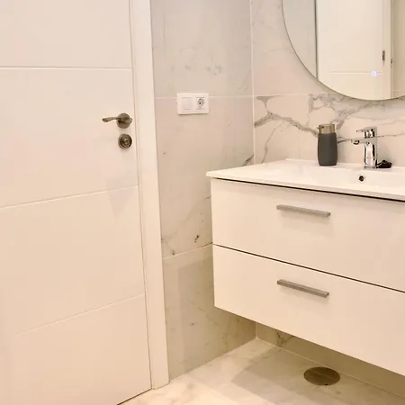 Duque Beachfront Elite דירה